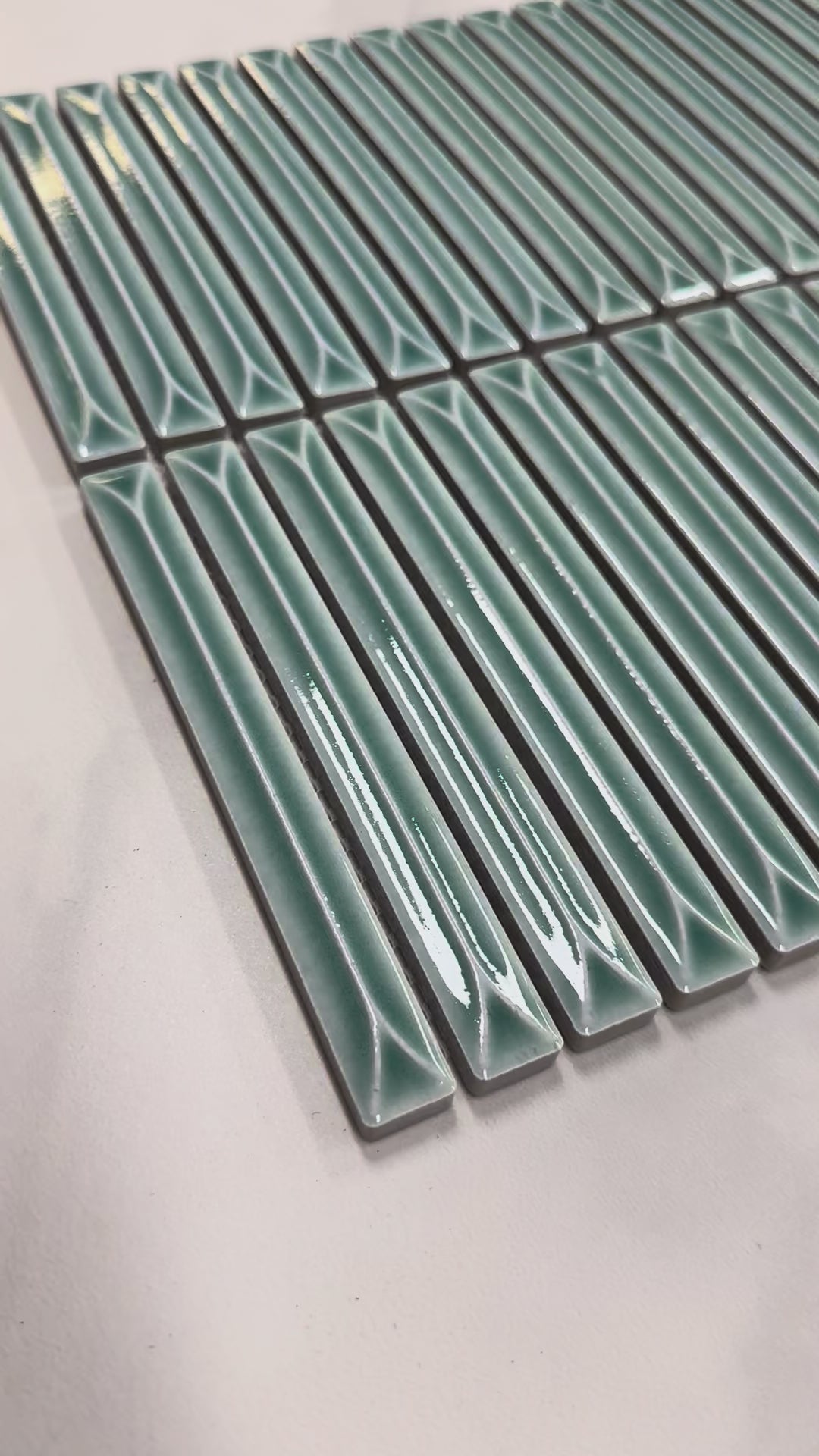 Load video: Voyager Frosty Mint